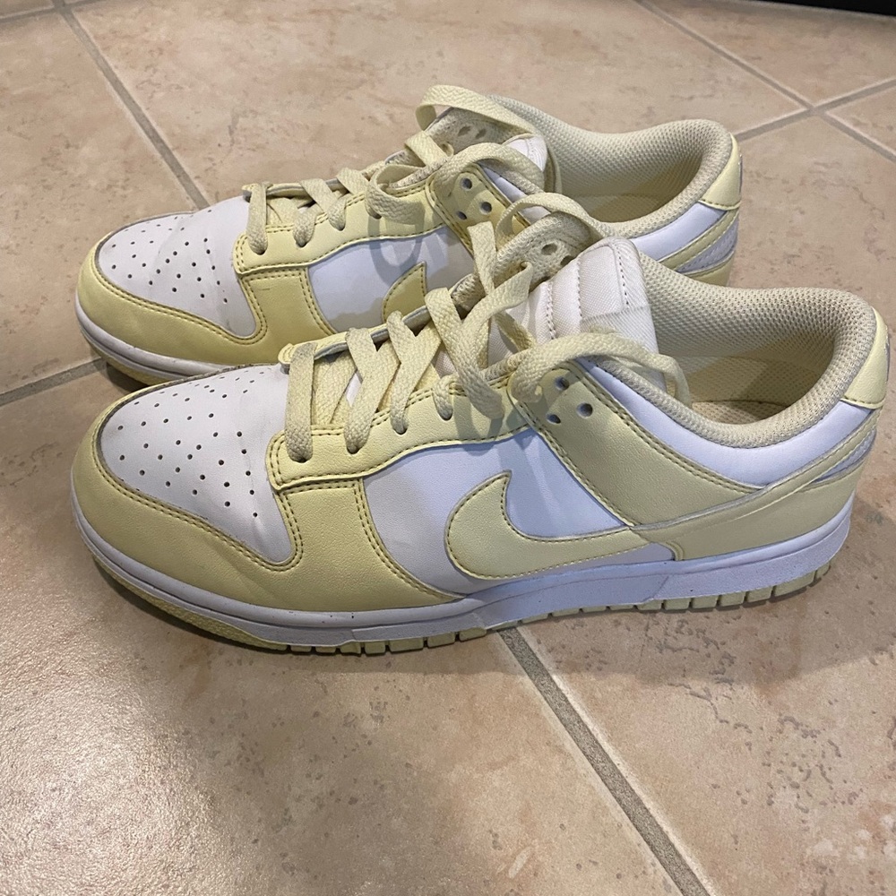 Nike Women's Sneakers in White and Light Yellow